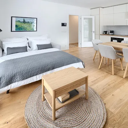 New Modern With Parking, Near Airport Appartamento Praga