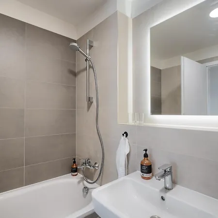 Apartment New Modern With Parking, Near Airport Prague