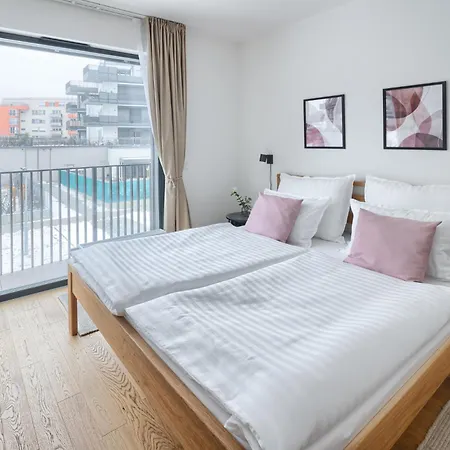 New Modern With Parking, Near Airport Appartamento Praga