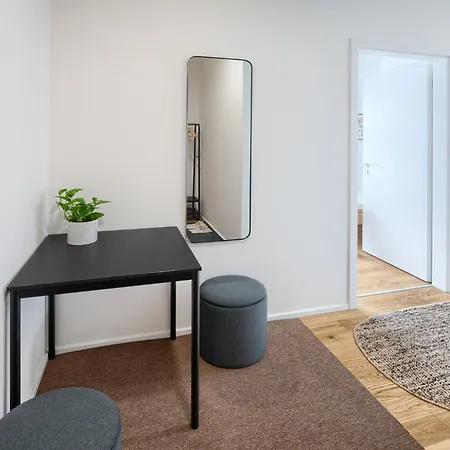 Apartment New Modern With Parking, Near Airport *