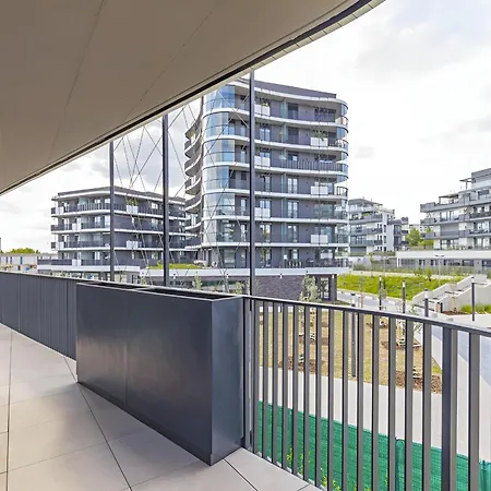 Apartment New Modern With Parking, Near Airport