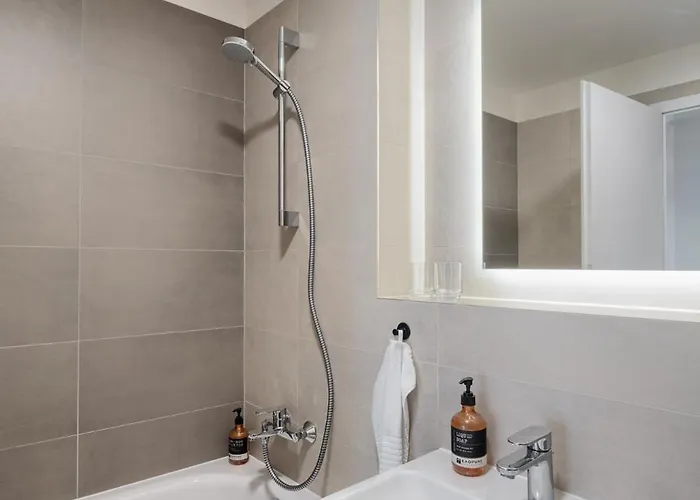 Appartamento New Modern With Parking, Near Airport Praga