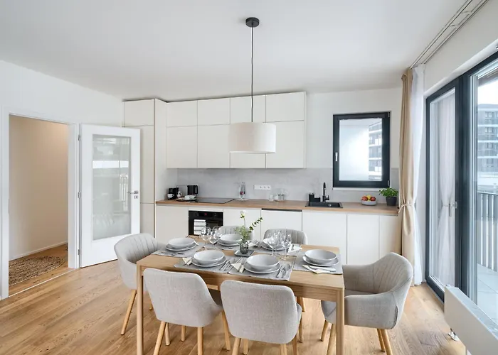 New Modern With Parking, Near Airport