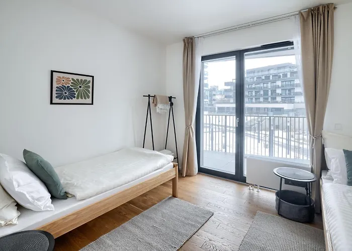New Modern With Parking, Near Airport Appartamento