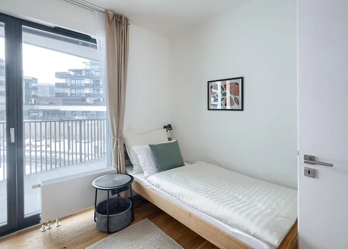 New Modern With Parking, Near Airport * Praga