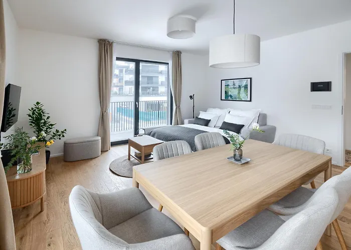 New Modern With Parking, Near Airport Appartamento